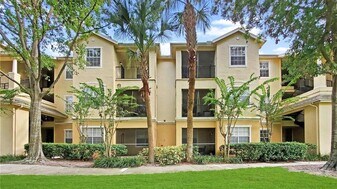 2600 Robert Trent Jones Dr in Orlando, FL - Building Photo