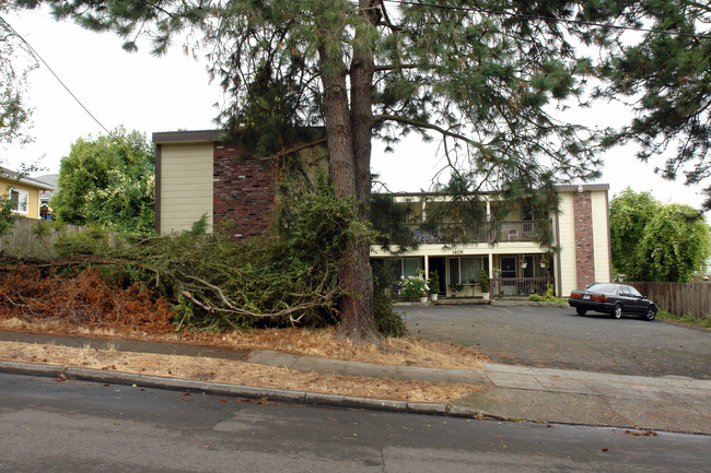 1409 SE Mall St in Portland, OR - Building Photo - Building Photo