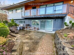 5229 117th Ave SE-Unit -#B in Bellevue, WA - Building Photo - Building Photo
