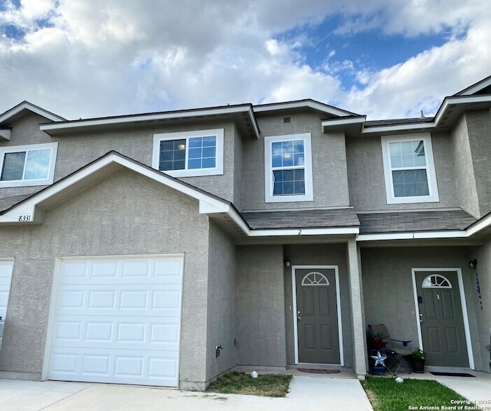 8331 Breezy Cv in Selma, TX - Building Photo