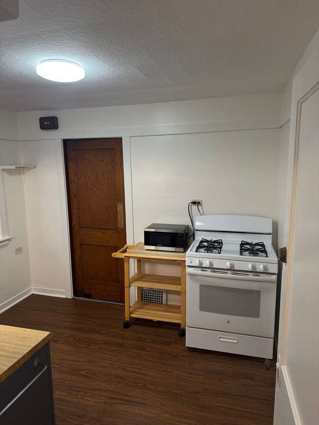 10018 Baltic Road in Cleveland, OH - Building Photo - Building Photo