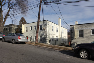 Webster Flats in Washington, DC - Foto de edificio - Building Photo