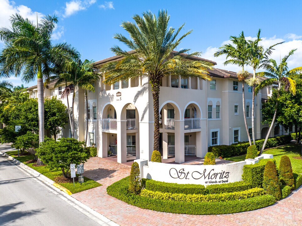 St. Moritz at Islands At Doral in Doral, FL - Foto de edificio