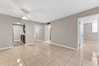 3910 Crystal Lake Dr in Pompano Beach, FL - Foto de edificio - Building Photo