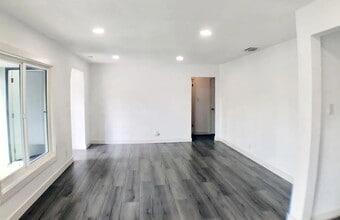 771 Dixieanne Ave in Sacramento, CA - Foto de edificio - Building Photo