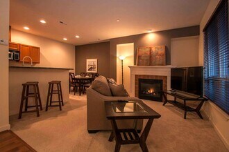 2315 NE Natalie Way in Issaquah, WA - Building Photo - Building Photo