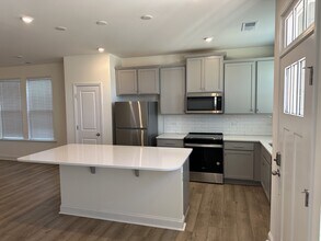 1027 S Point Rd in Belmont, NC - Building Photo - Building Photo