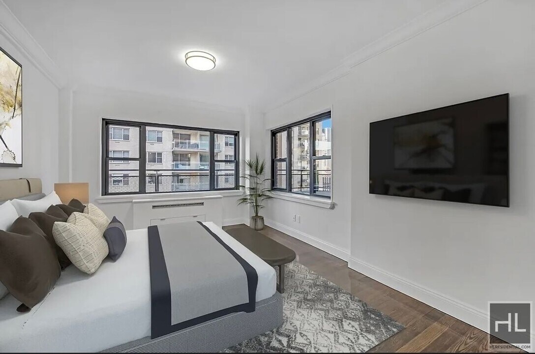 EAST 56 STREET in New York, NY - Building Photo