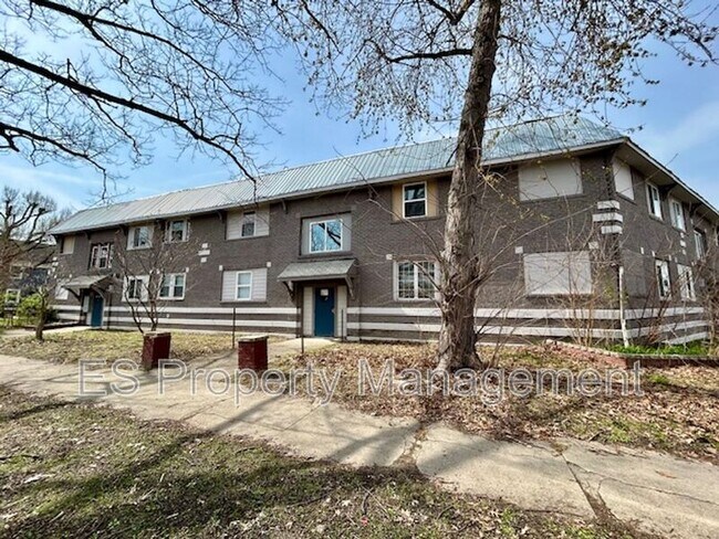 576 E Fall Creek Pkwy N Dr in Indianapolis, IN - Building Photo - Building Photo