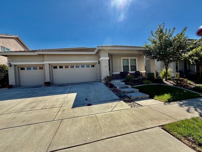 1040 Broken Spoke Ln in Roseville, CA - Building Photo - Building Photo