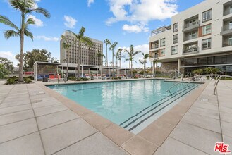 5075 Camino De La Siesta in San Diego, CA - Building Photo - Building Photo