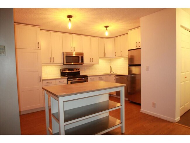 2160 Ridge Dr in Minneapolis, MN - Building Photo - Building Photo