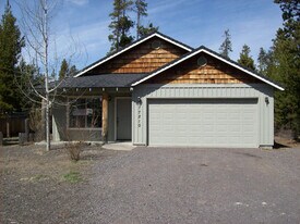 17210 Gadwall Rd in Bend, OR - Building Photo