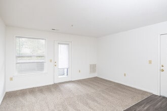Bradford Mews Apartments - Tax Credit in Smithfield, VA - Foto de edificio - Building Photo