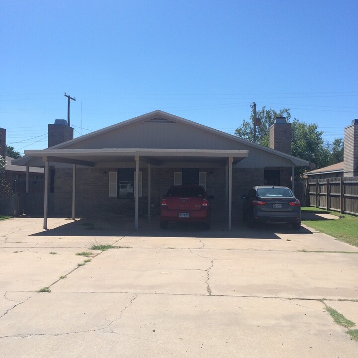 2027 S Loop 289 in Lubbock, TX - Building Photo