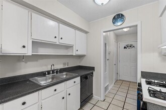 2800 Westhill Dr in Austin, TX - Building Photo - Building Photo