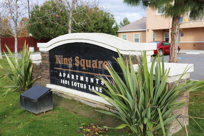 King Square Apartments in Bakersfield, CA - Foto de edificio - Building Photo