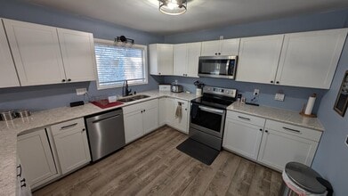 1720 Brookmede Dr in South Bend, IN - Building Photo - Building Photo