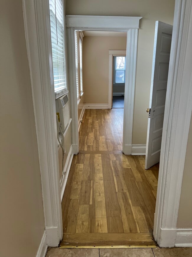 5108 Silver St, Unit 2 in Cincinnati, OH - Foto de edificio - Building Photo