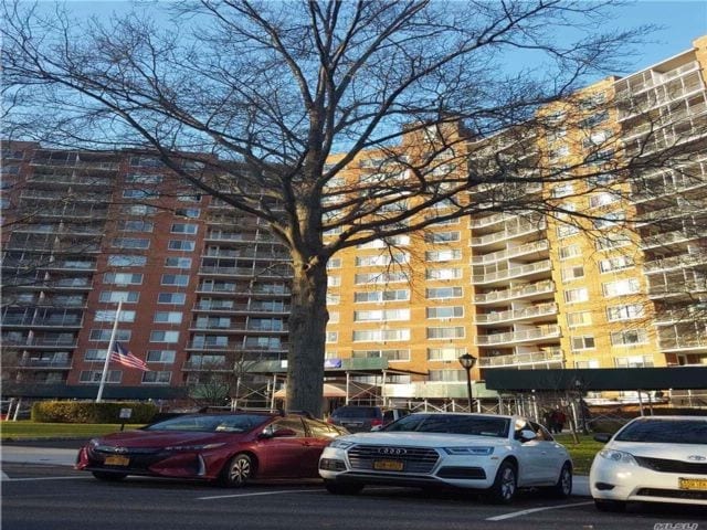 220-55 46th Ave-Unit -1W in Queens, NY - Building Photo - Building Photo