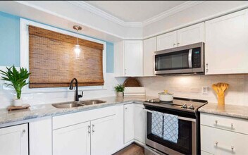 617 Porters Neck Rd in Wilmington, NC - Building Photo - Building Photo