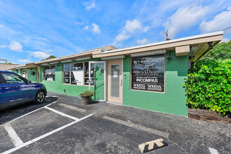 2435 N Dixie Hwy in Wilton Manors, FL - Building Photo - Building Photo