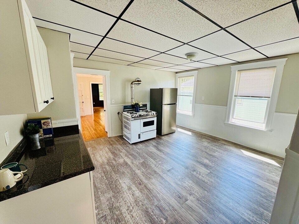 20 Mann St in Worcester, MA - Building Photo