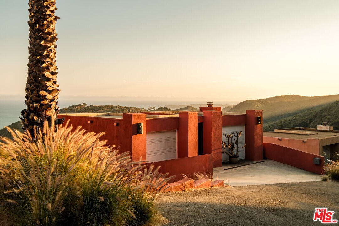 3029 Sequit Dr in Malibu, CA - Building Photo
