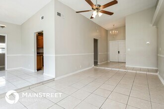 820 E Flag Ln in Kissimmee, FL - Foto de edificio - Building Photo