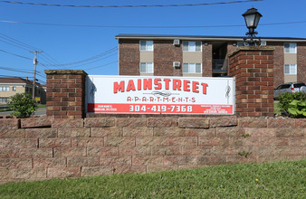 Main Street Apartments in Hurricane, WV - Building Photo - Building Photo