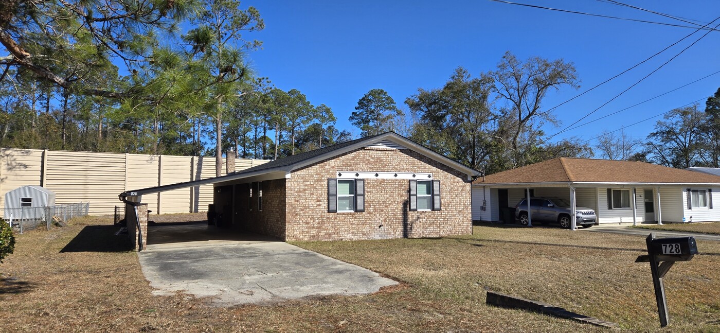 728 Bacon Rd in Hinesville, GA - Building Photo