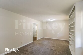 3966 Emerald N Dr in Decatur, GA - Building Photo - Building Photo