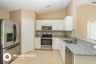 502 Whitehall Ave SW in Palm Bay, FL - Foto de edificio - Building Photo