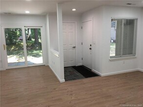 3 Woods Hollow Ct in Avon, CT - Building Photo - Building Photo