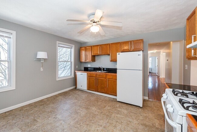 15 Hutchinson St in Winthrop, MA - Building Photo - Building Photo