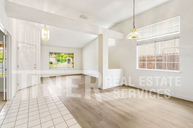 8948 Warmsprings St in Elk Grove, CA - Building Photo - Building Photo