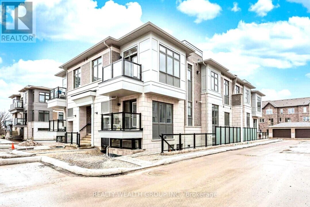 40 Halliford Pl in Brampton, ON - Building Photo