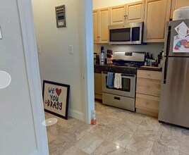 1067 Beacon St, Unit 7 in Brookline, MA - Building Photo - Building Photo