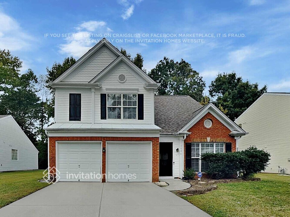 7509 Eurostar Dr in Charlotte, NC - Building Photo
