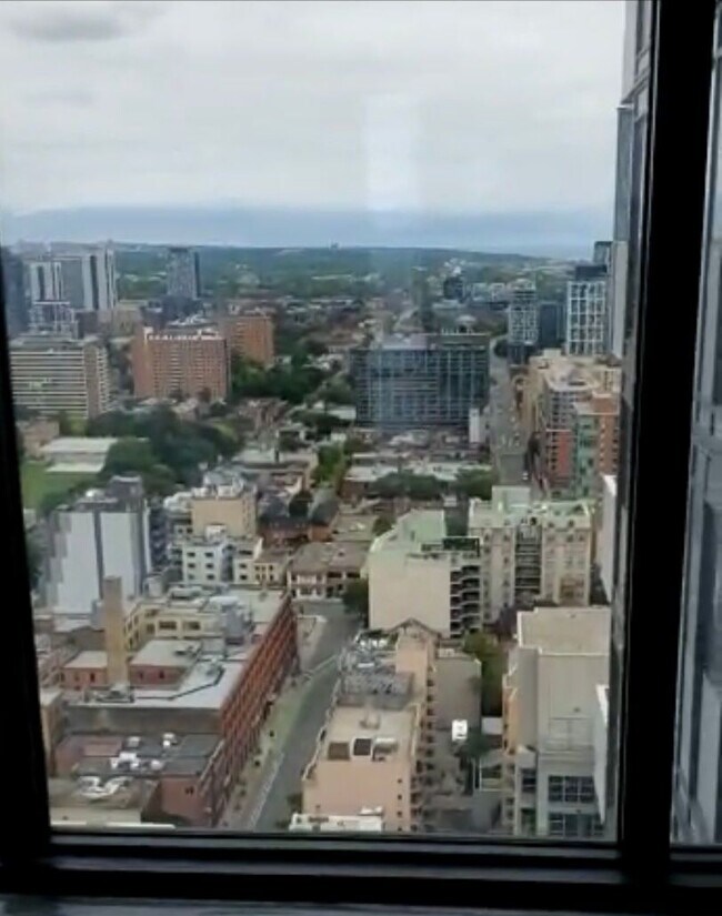 25-3225 Richmond St E in Toronto, ON - Building Photo - Building Photo