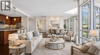 605 Clyde Ave in West Vancouver, BC - Building Photo