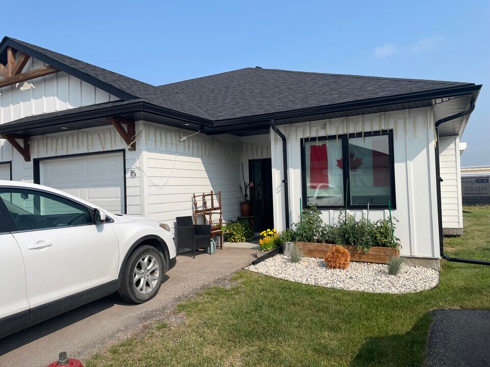 29 Blumberg Trl in Headingley, MB - Building Photo