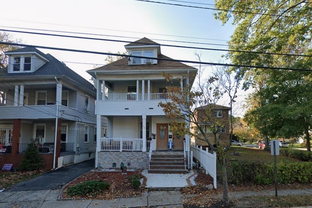 192 Queen Anne Rd in Bogota, NJ - Building Photo