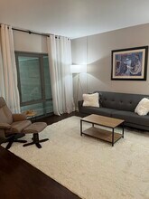 425 W Beech St, Unit 206 in San Diego, CA - Foto de edificio - Building Photo