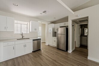 3070 N 24th Ln in Phoenix, AZ - Building Photo - Building Photo
