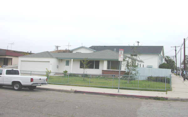 12607 Mitchell Ave in Los Angeles, CA - Foto de edificio