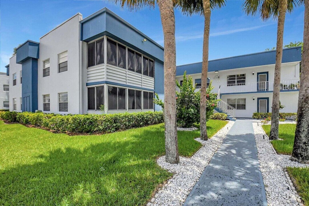 74 Normandy Ln in Delray Beach, FL - Building Photo