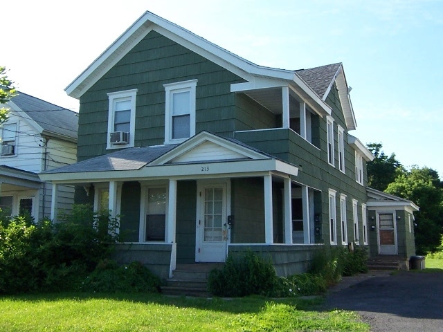 213 Essex St in Syracuse, NY - Foto de edificio