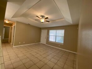 1209 Swallow Ave, Unit #3 in McAllen, TX - Foto de edificio - Building Photo