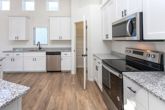 DCH Properties in Fargo, ND - Building Photo - Interior Photo